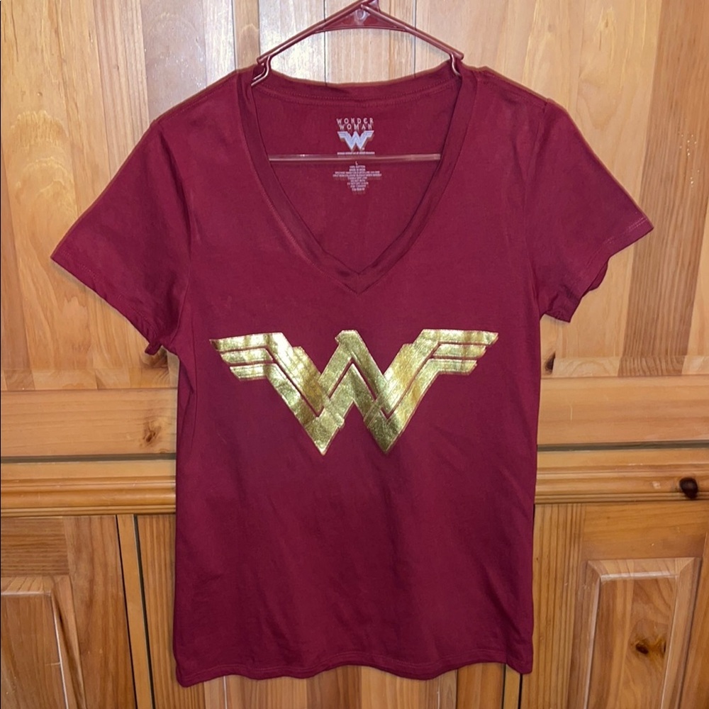 DC Red/Burgundy Short Sleeve T-Shirt with Iconic Design Size L